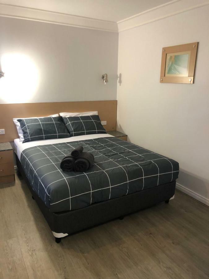 Latitude20 Cattrall Park Motel Karratha Extérieur photo